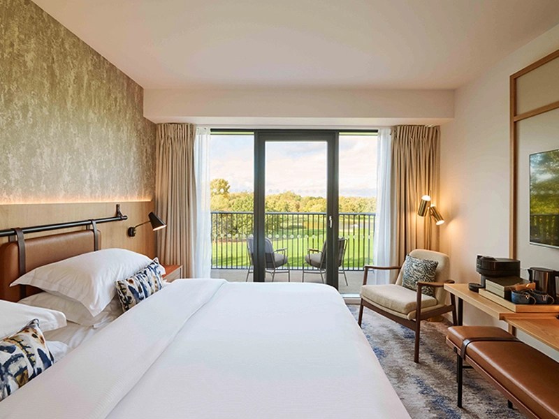 The Belfry Hotel and Resort 卫浴 IP44 壁灯与磨砂亚克力 LED 灯管