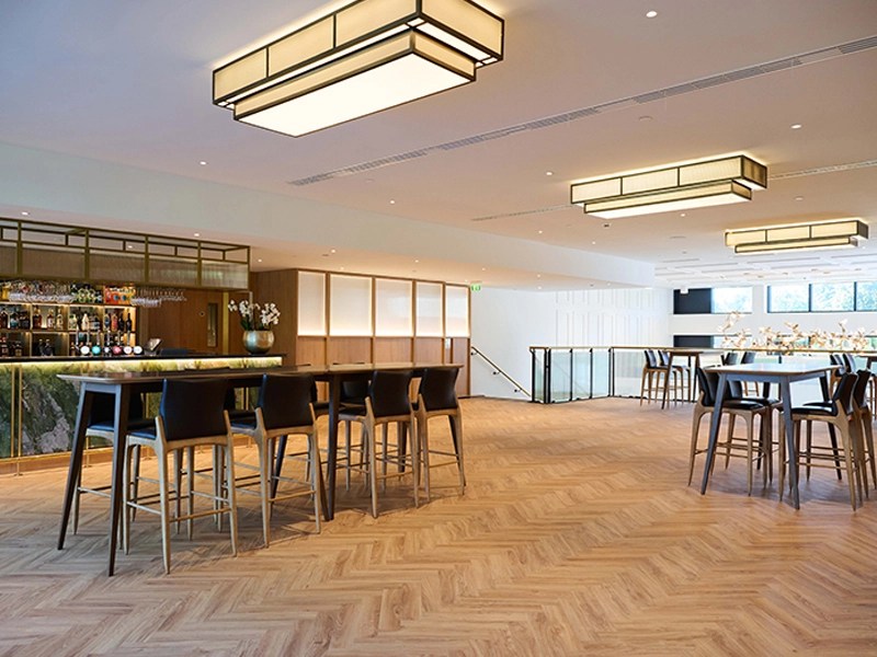 The Belfry Hotel and Resort 夹层酒吧定制天花中心灯具